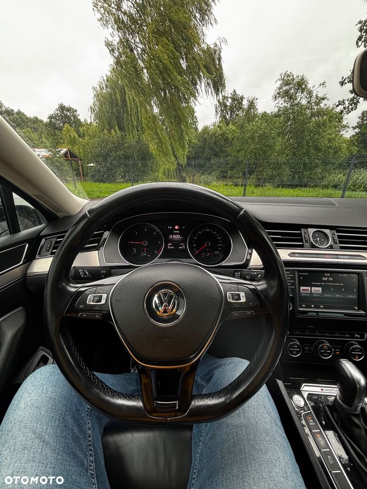 Volkswagen Passat - 7