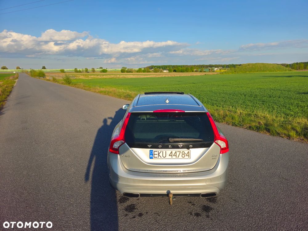Volvo V60 D6 AWD Plug-in Hybrid Momentum - 9