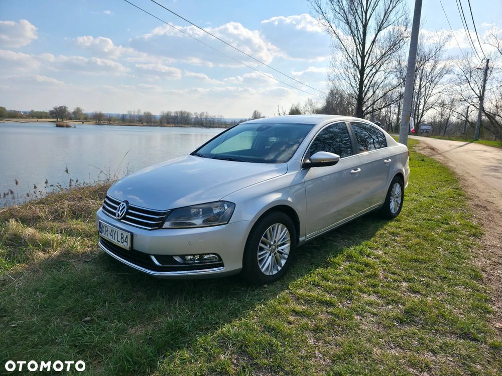 Volkswagen Passat - 1
