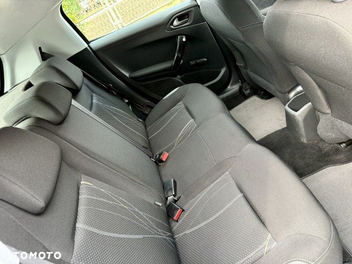 Peugeot 208 1.2 PureTech Allure - 33