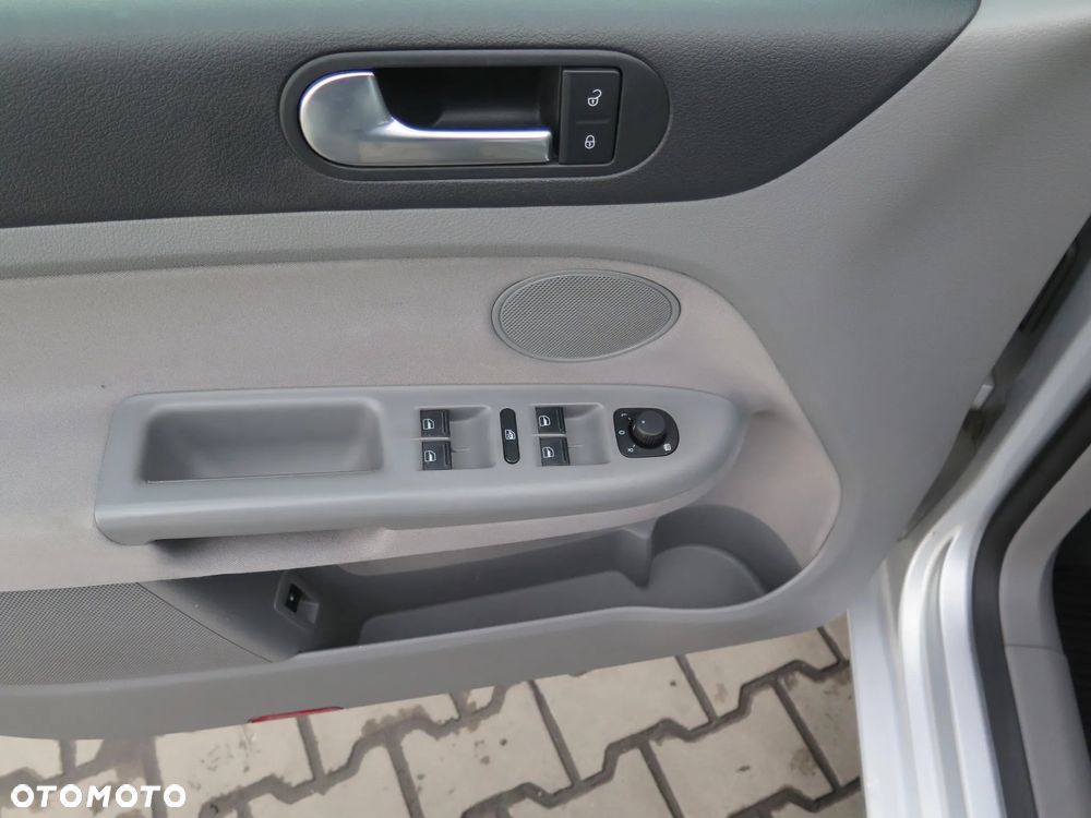 Volkswagen Golf Plus - 17
