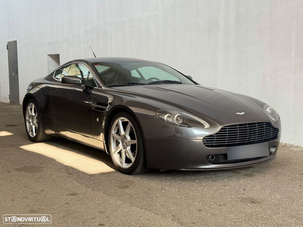 Aston Martin Vantage Coupe V8 - 4