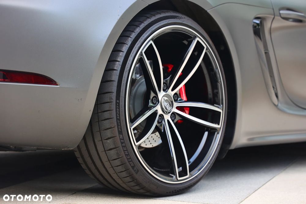 Porsche 718 Cayman - 8