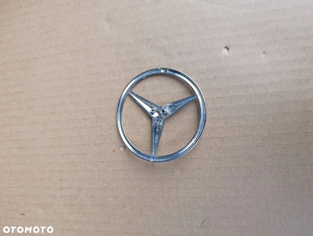 MERCEDES W213 LIFT AMG EMBLEMAT ZNACZEK CHROM A2138170116 - 2