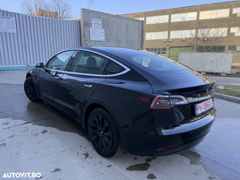 Tesla Model 3 - 4