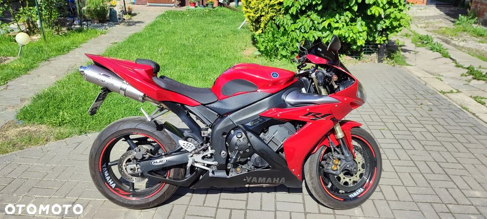 Yamaha R1 - 6