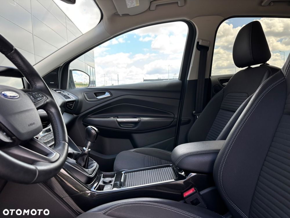 Ford Kuga 2.0 TDCi AWD Titanium - 36