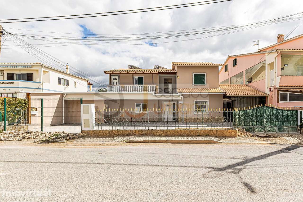 Boliqueime - Investimento: Moradia Isolada com 10 Suites em Zona Privi - Grande imagem: 2/35