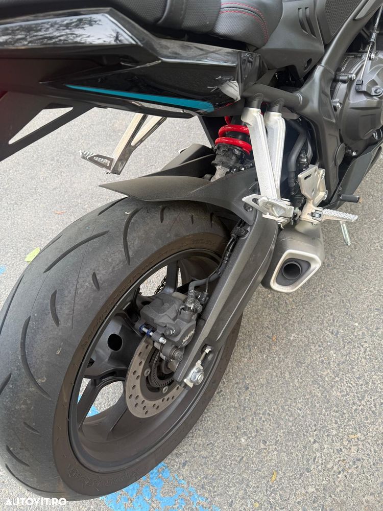 Honda CBR 650R - 5