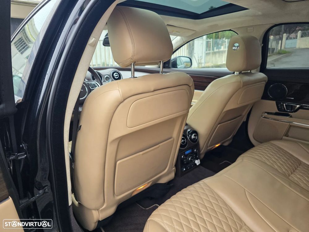 Jaguar XJ 3.0 D V6 Premium Luxury - 19