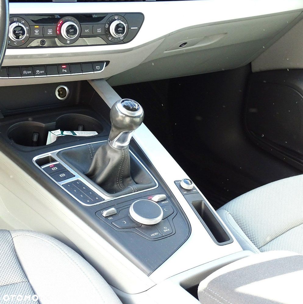 Audi A4 Limousine - 11