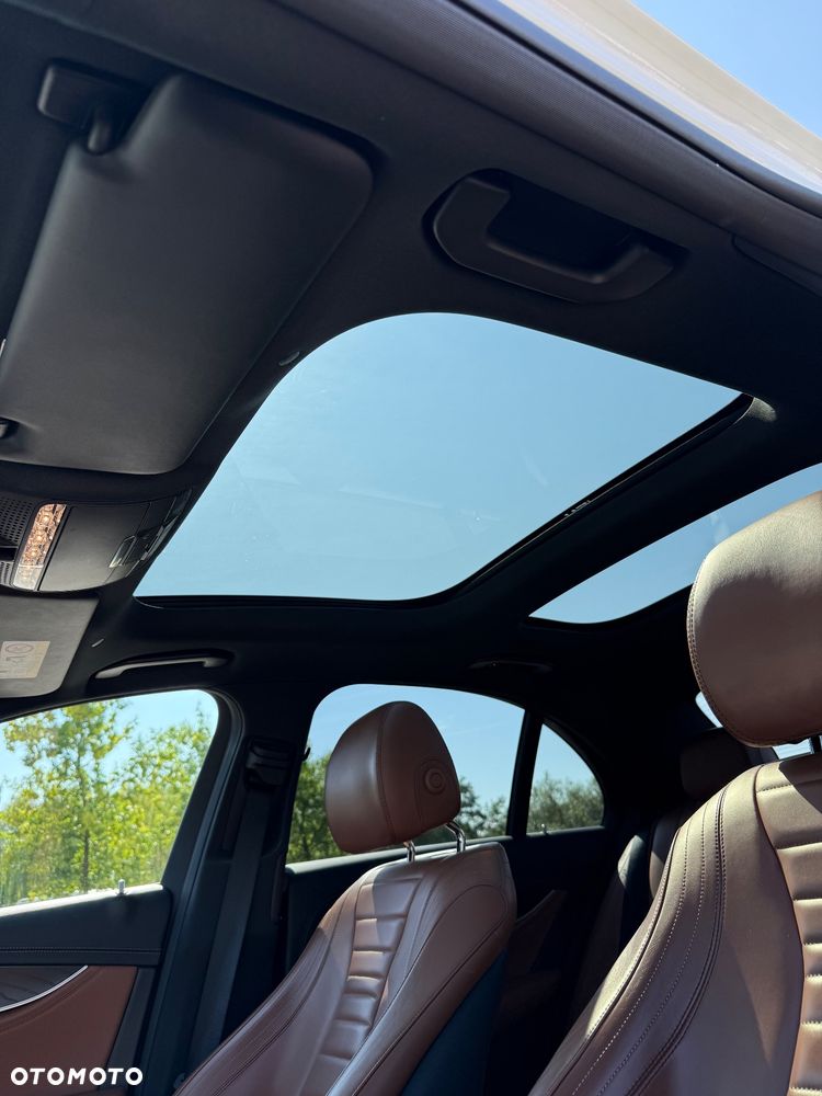 Mercedes-Benz Klasa E 220 d 4-Matic 9G-TRONIC - 32