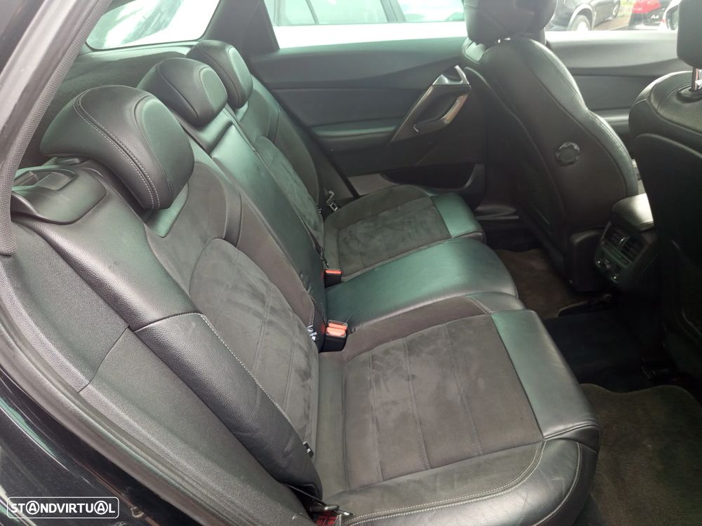 Citroën DS5 e-HDi 115 EGS6 SoChic - 32