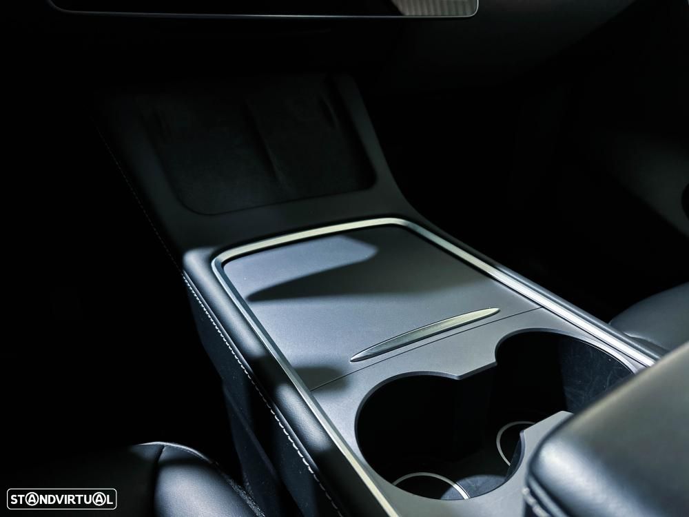 Tesla Model Y - 49