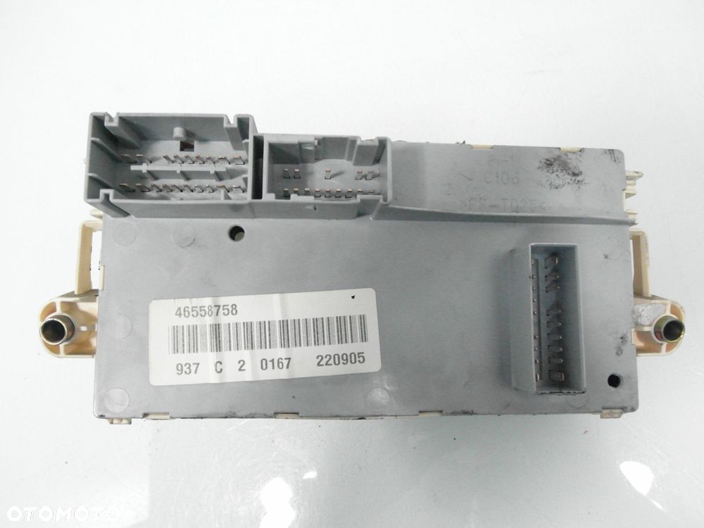 SKRZYNKA BEZPIECZNIKÓW ALFA ROMEO 147 60698375 501204410010 - 8
