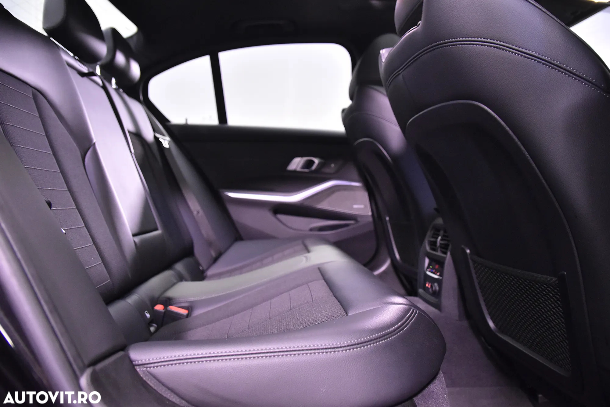 BMW Seria 3 320i AT - 12