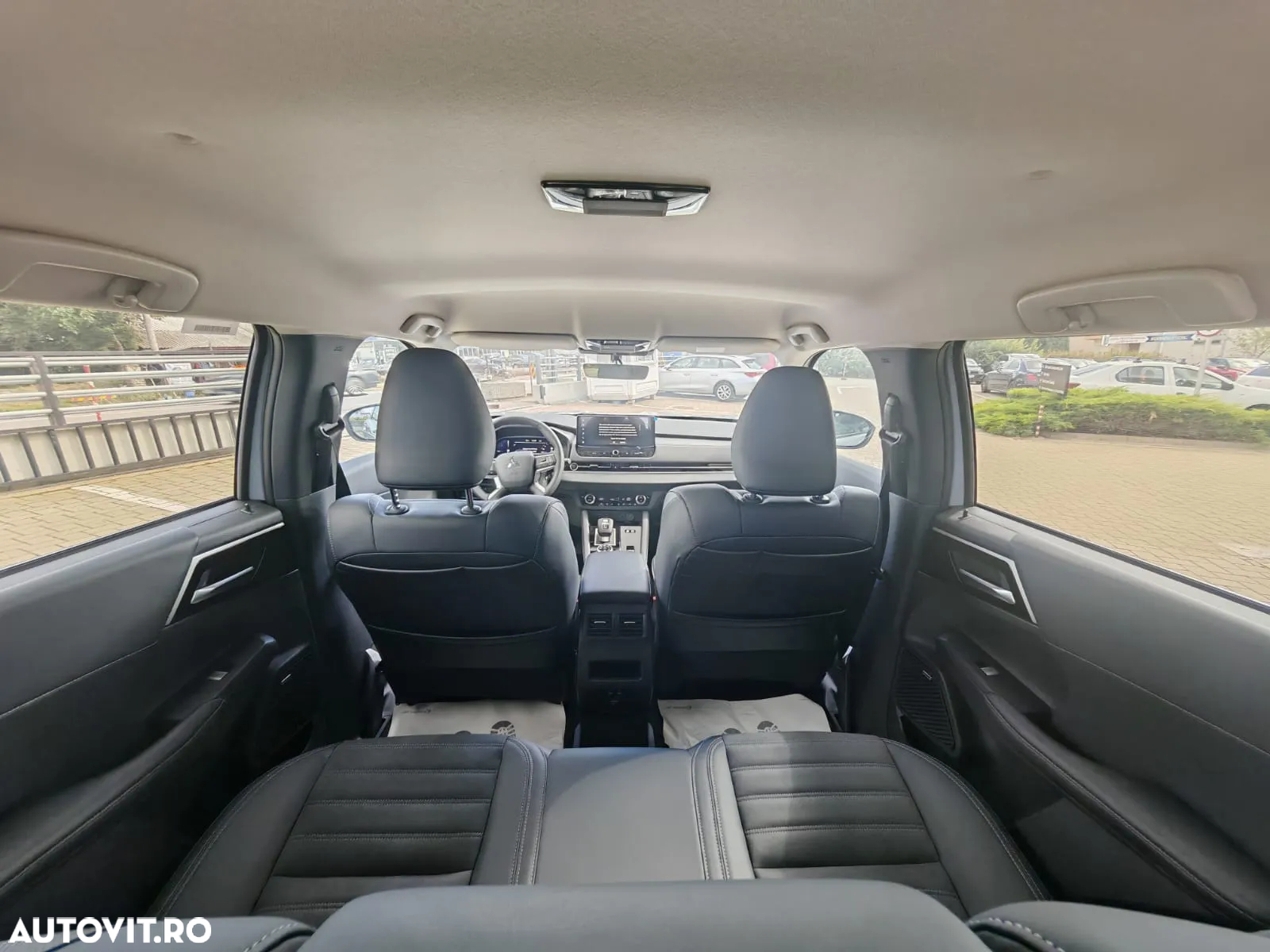 Mitsubishi Outlander 2.4 4WD Plug-In Hybrid - 24