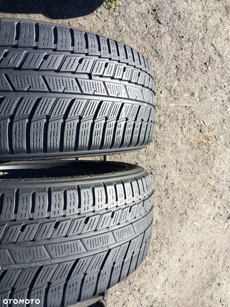 Opony zimowe 245.45.20 Toyo - 1