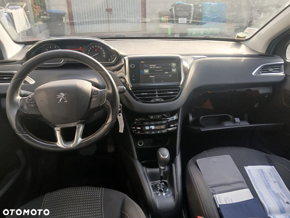 Peugeot 208 - 23