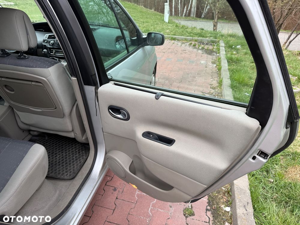 Renault Scenic 1.6 16V Confort Expression - 12