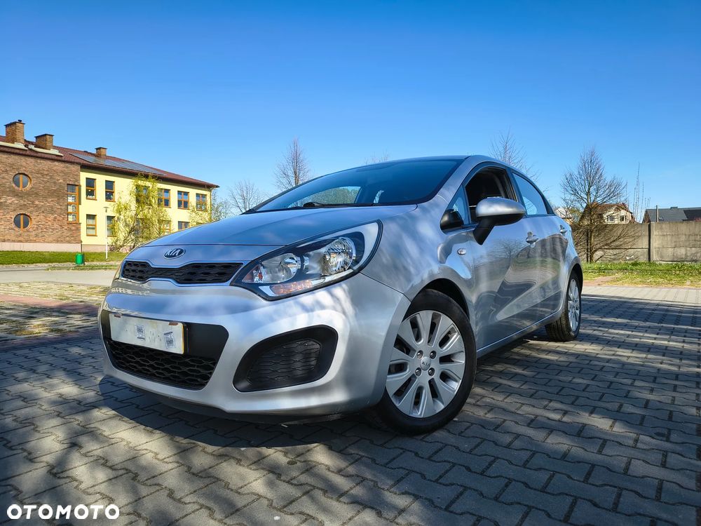 Kia Rio 1.2 Dream Team Edition - 4