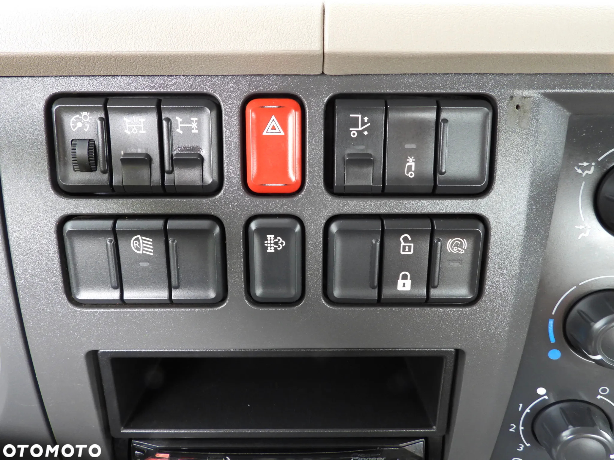 DAF LF 180 WYWROTKA TRÓJSTRONNA TEMPOMAT LEDY AUTOMAT BLIŹNIACZE KOŁA KLIMATYZACJA 180KM [ 435885 ] - 33