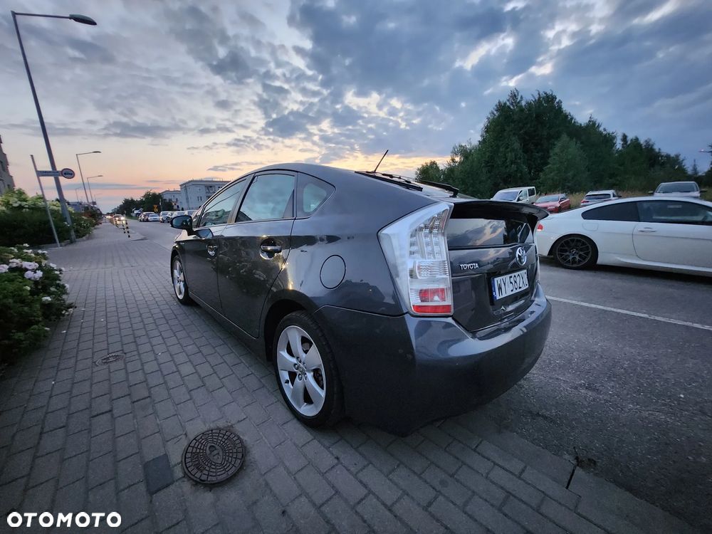 Toyota Prius (Hybrid) - 8