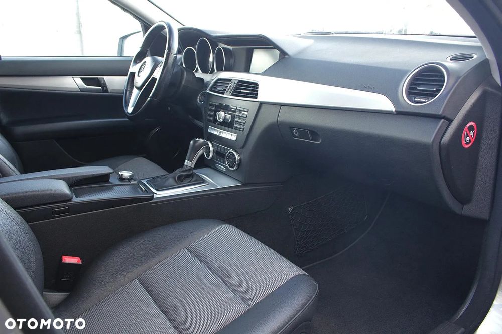 Mercedes-Benz Klasa C 180 CGI Automatik BlueEFFICIENCY Avantgarde - 11