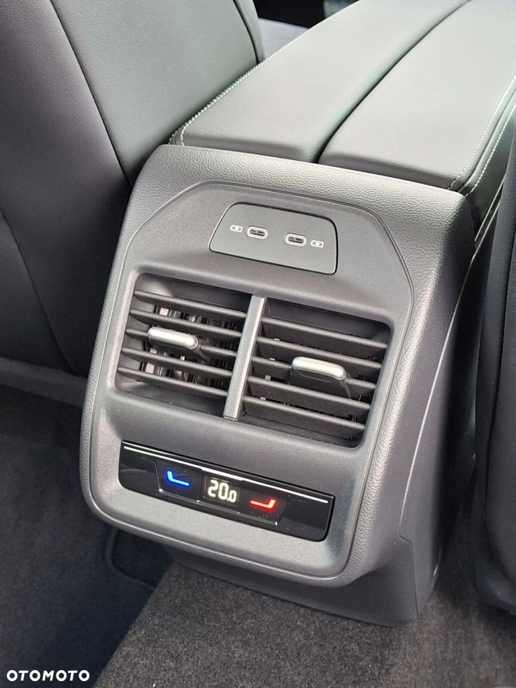 Volkswagen Passat Variant 1.5 TSI EVO Elegance DSG - 25