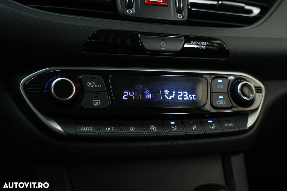 Hyundai i30 1.6 CRDI DCT Select - 26