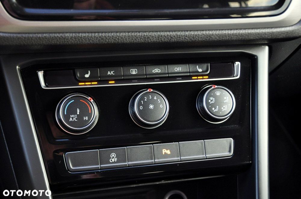 Volkswagen Touran - 33