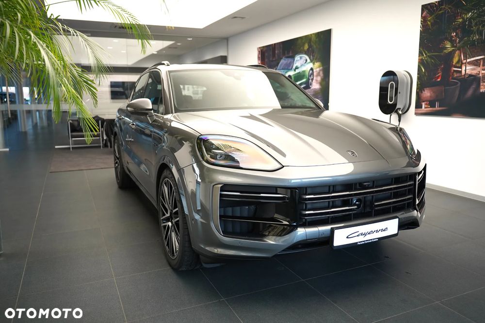 Porsche Cayenne Turbo E-Hybrid PHEV - 6