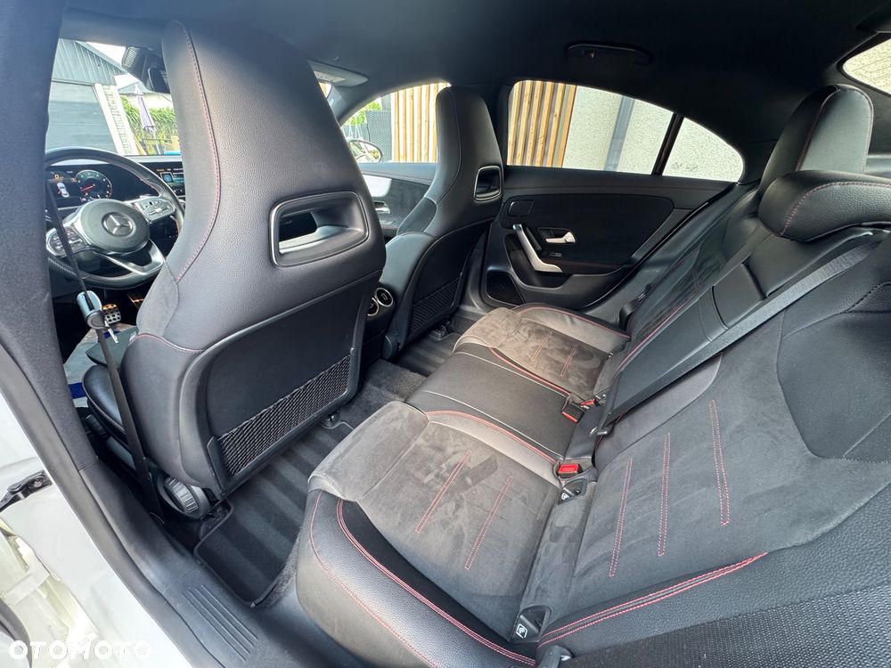 Mercedes-Benz CLA 220 4-Matic AMG Line 7G-DCT - 15