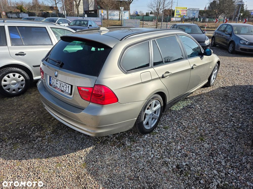 BMW Seria 3 320d xDrive DPF Edition Sport - 23