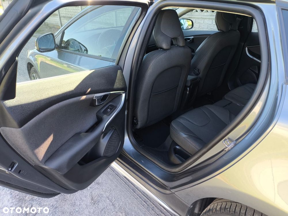 Volvo V40 D3 Momentum - 21