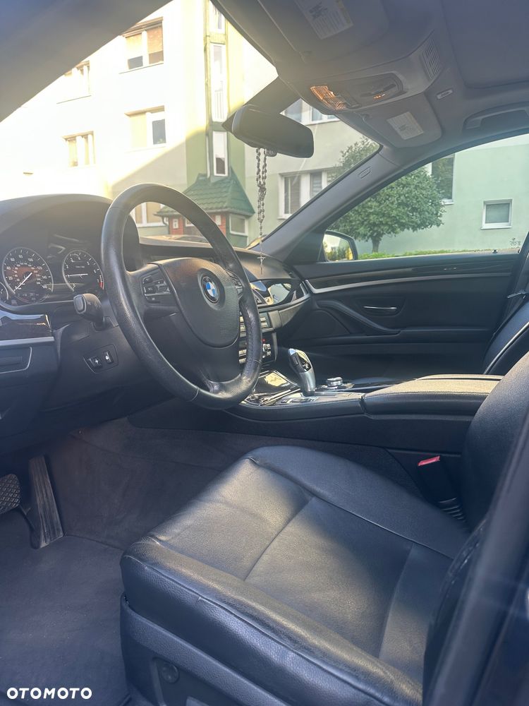 BMW Seria 5 528i xDrive - 11
