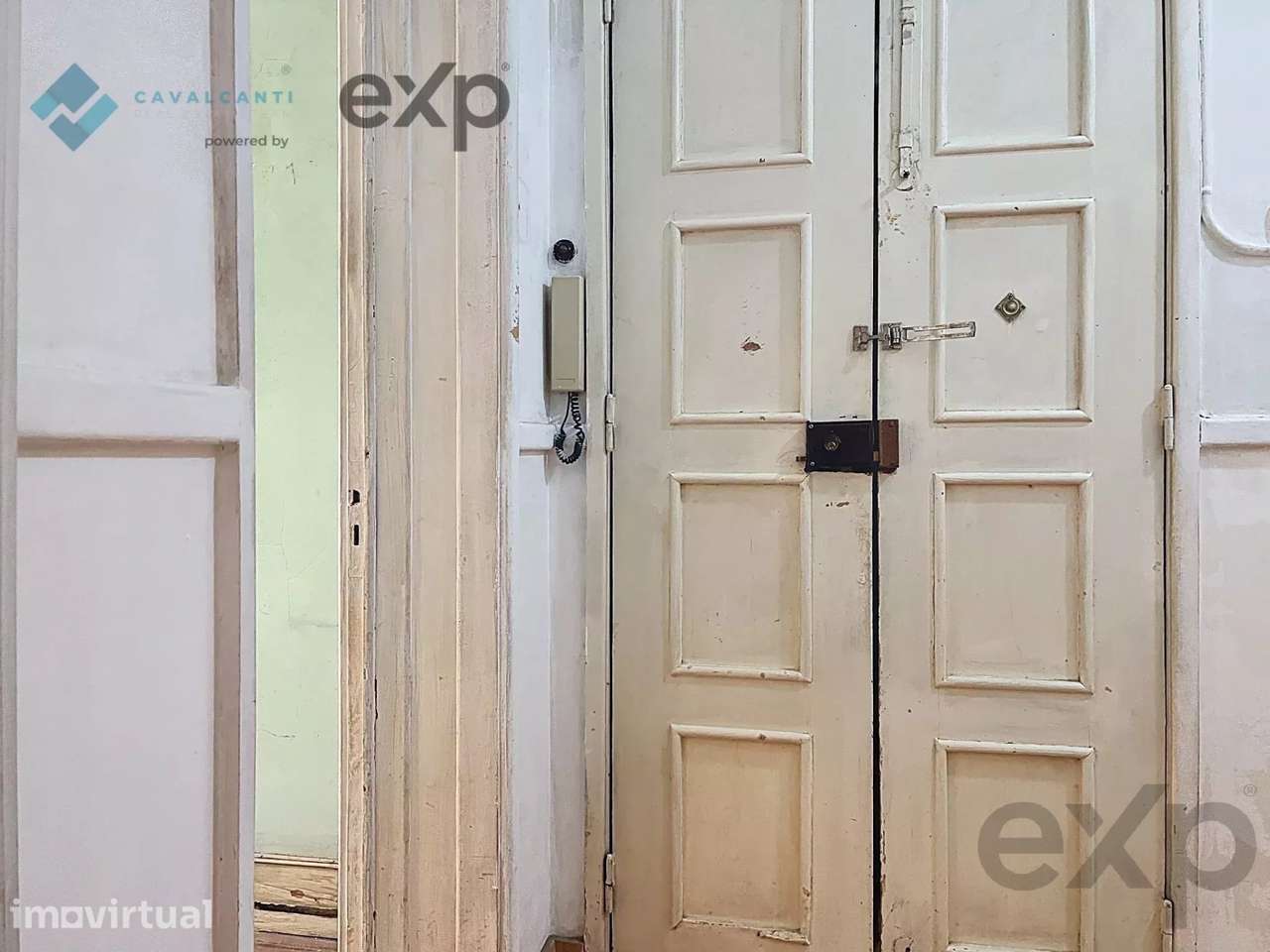 T3 com charme e logradouro Para Remodelar – Lisboa - Grande imagem: 3/53