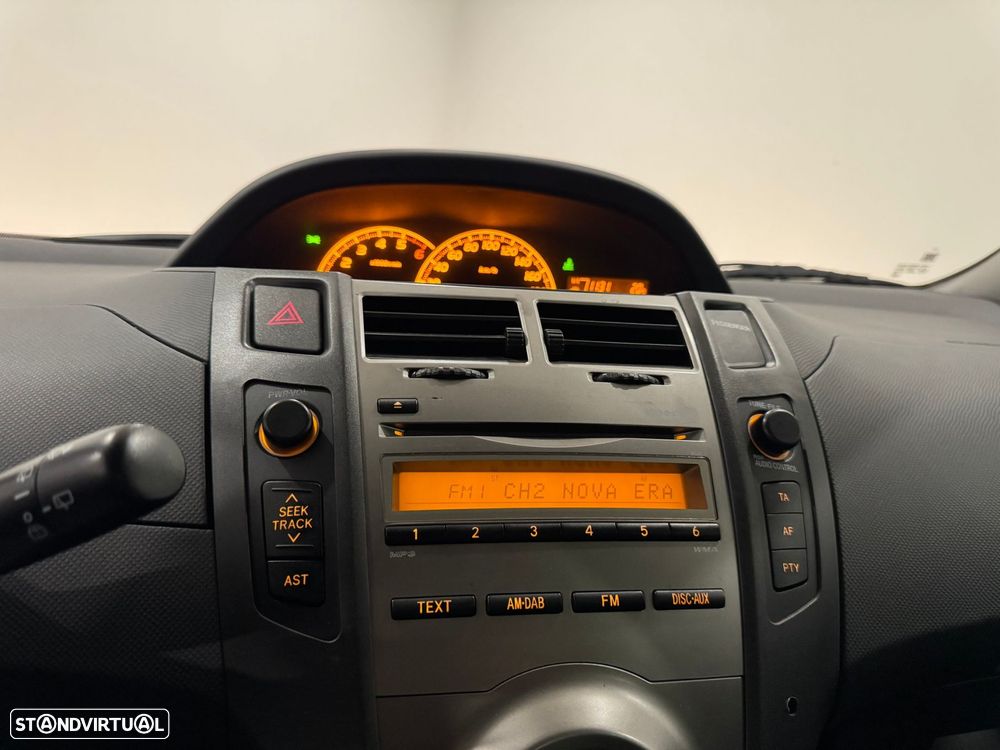 Toyota Yaris 1.4 D-4D SE Sport - 32