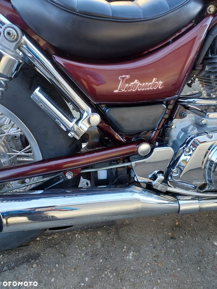 Suzuki Intruder - 14