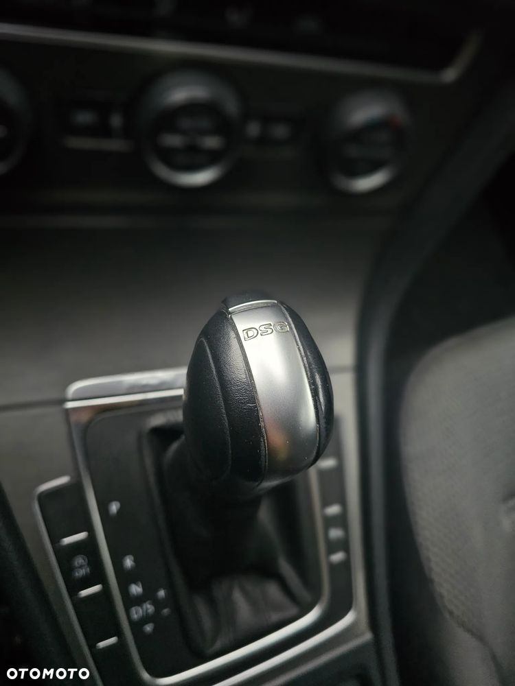 Volkswagen Golf - 10