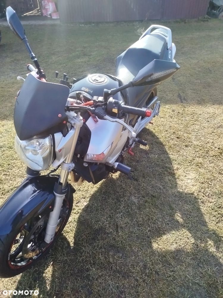 Suzuki GSR - 2