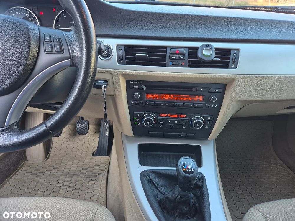 BMW Seria 3 320d - 22