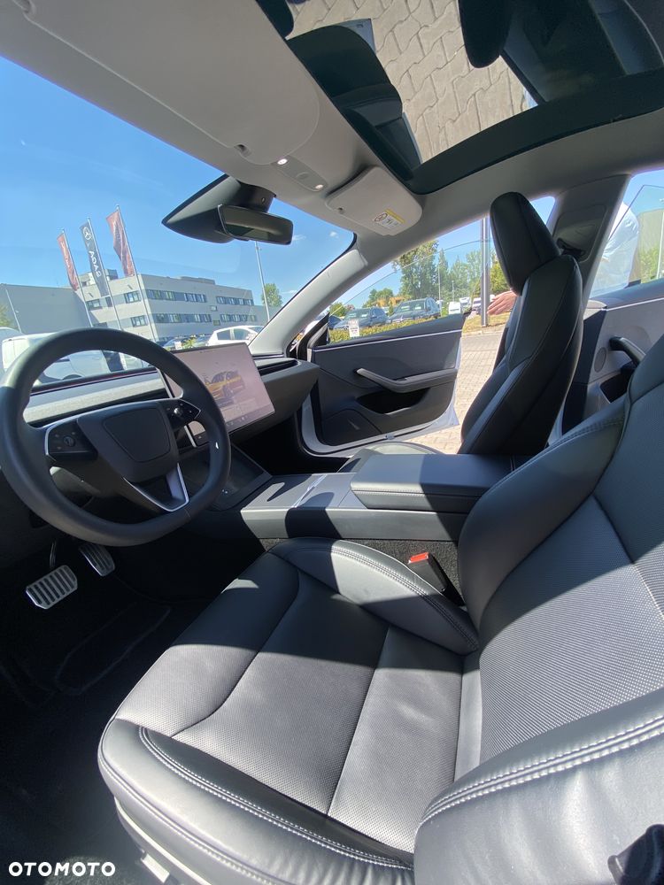 Tesla Model 3 - 8