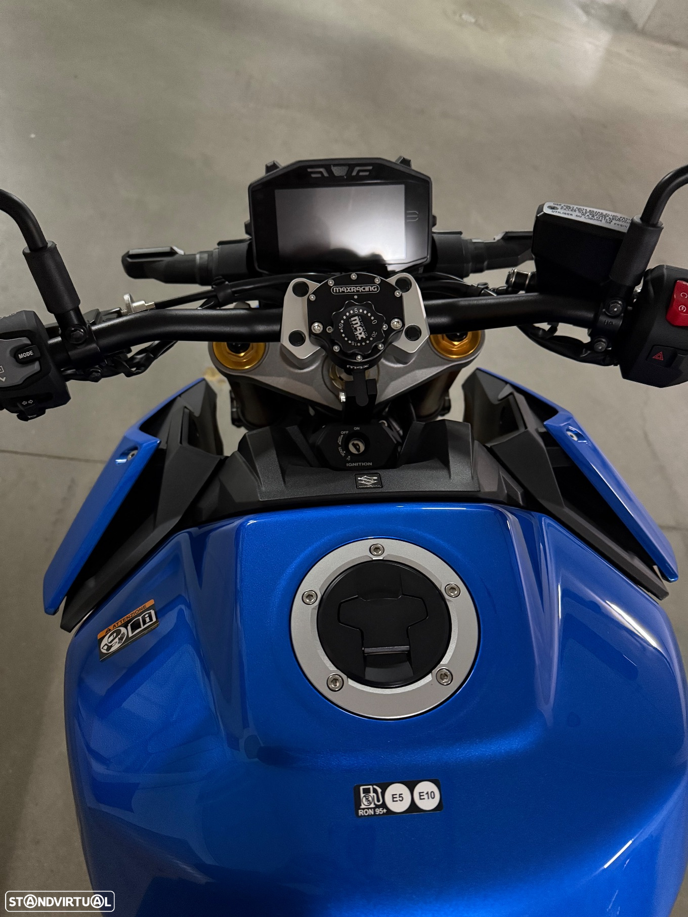 Suzuki GSX - 6