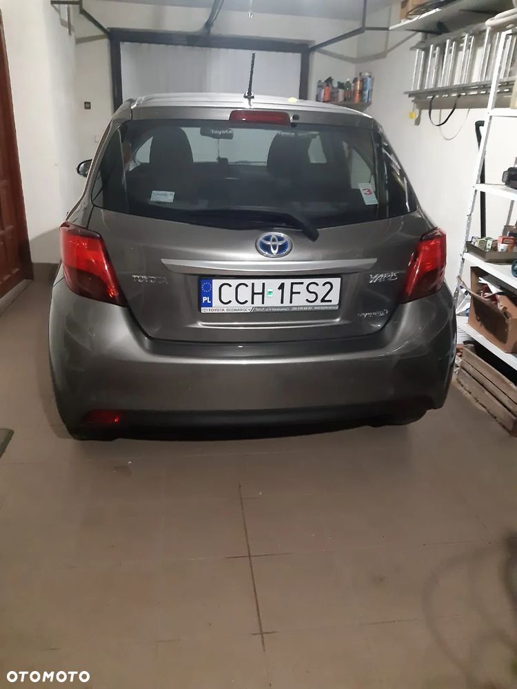 Toyota Yaris Hybrid 100 Dynamic - 2
