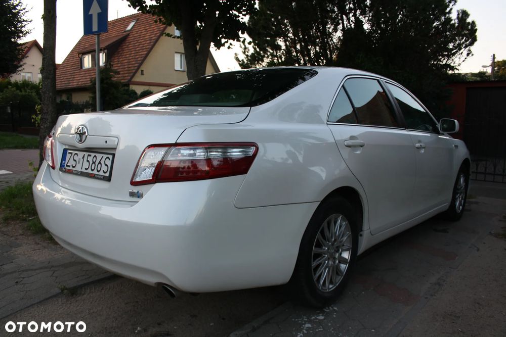 Toyota Camry 2.4 Hybrid - 4