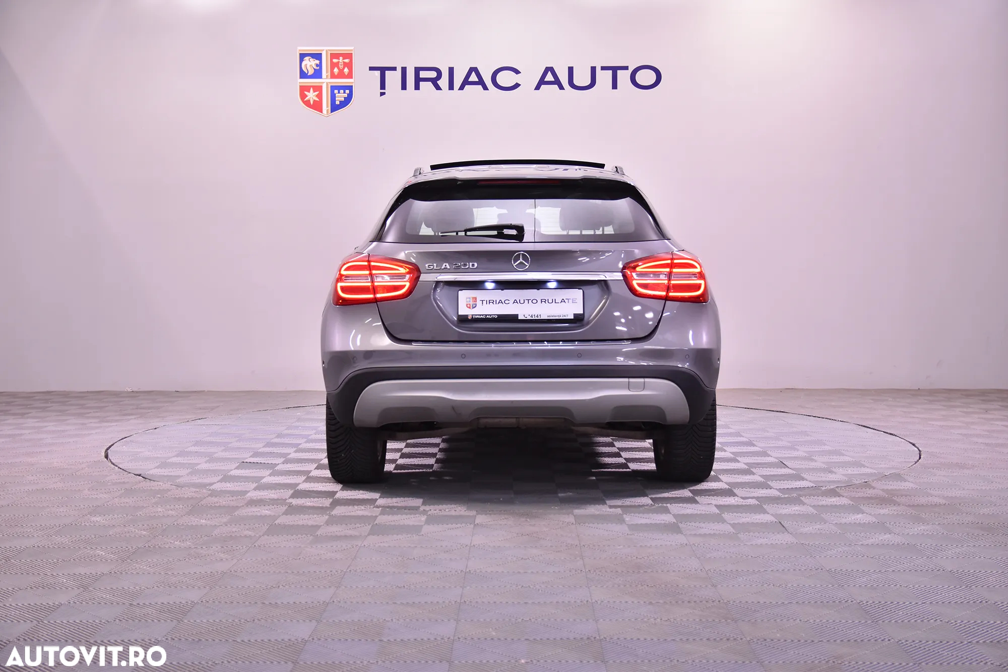 Mercedes-Benz GLA 200 7G-DCT - 4
