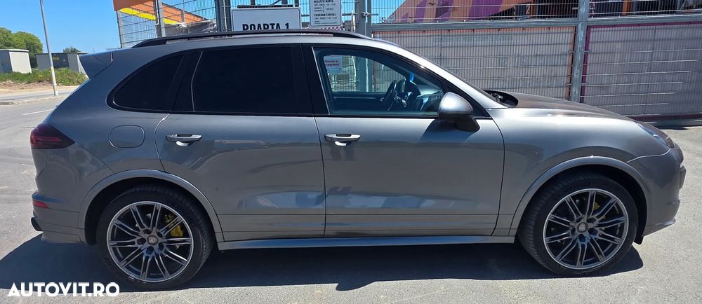 Porsche Cayenne - 3