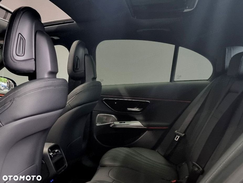Mercedes-Benz Klasa E 220 d mHEV 4-Matic AMG 9G-Tronic - 17