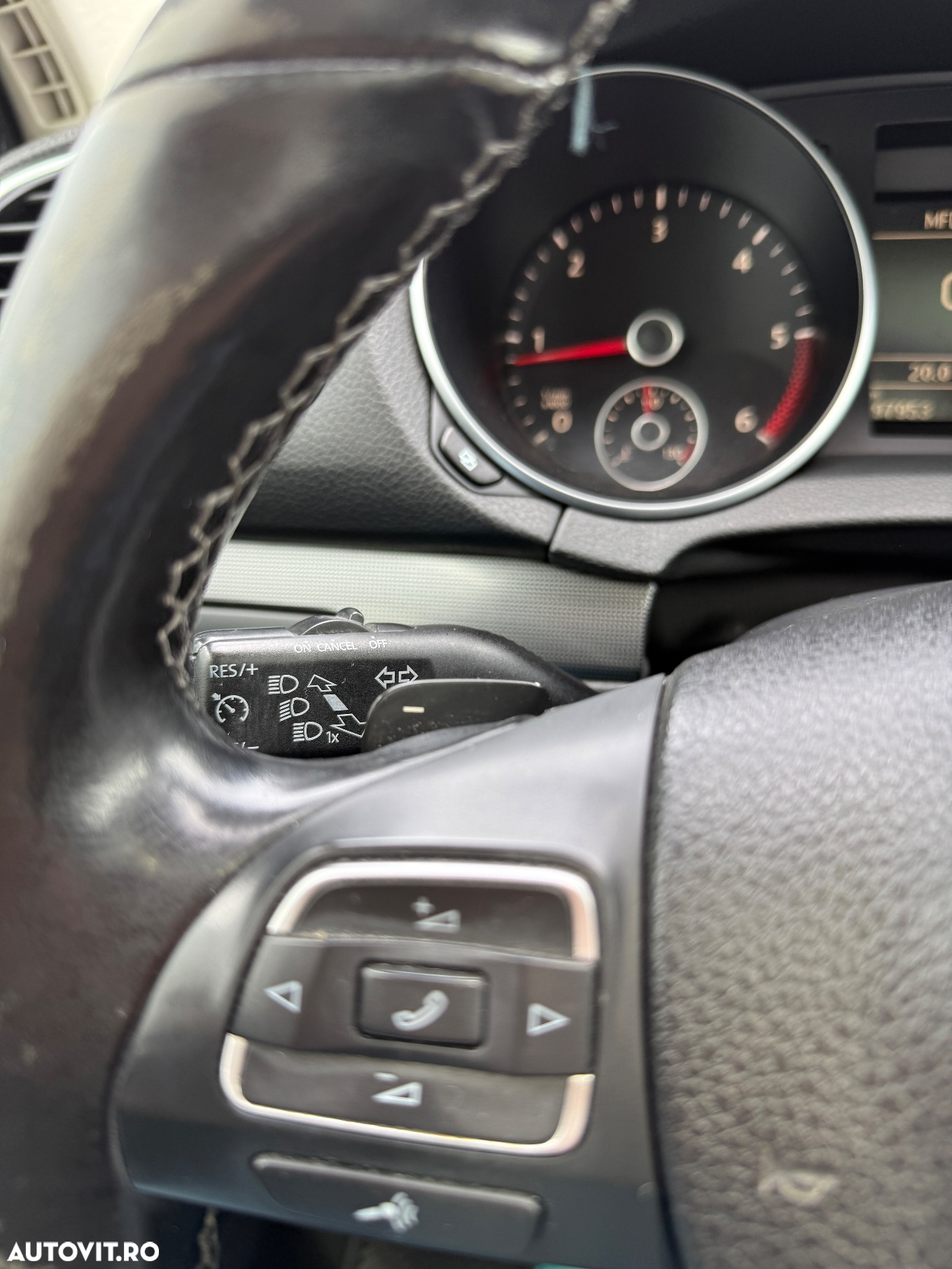 Volkswagen Golf 2.0 TDI Highline DSG - 29